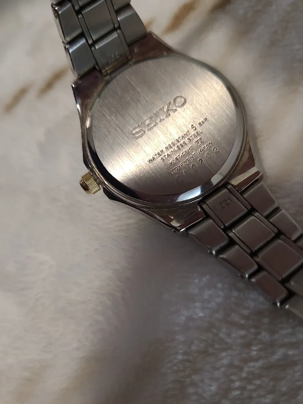 Seiko Two-Tone Solar Watch – White Dial Stainless Steel with Gold Accents Nice - Picture 5 of 5